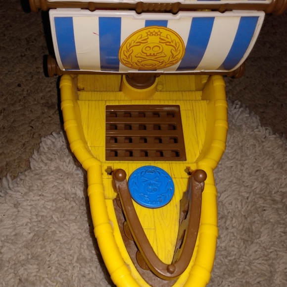Extra Large Imaginext Jake Pirateship & characters - Picture 3 of 9